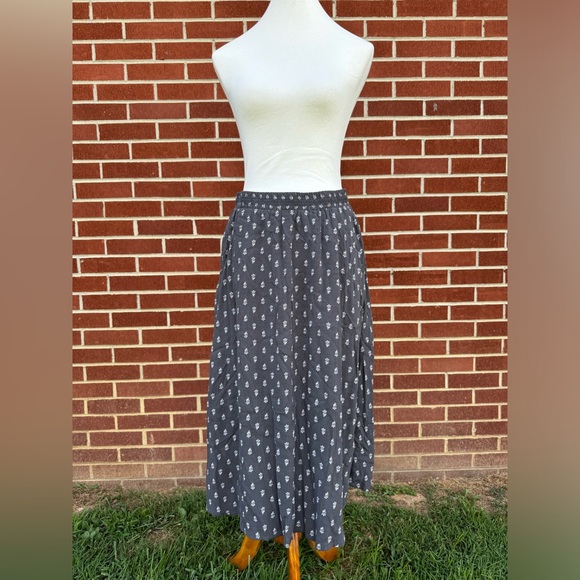 Garnet Hill Crepe Silky Midi Maxi Long Skirt, Small, Gray, Small Floral Pockets - Picture 3 of 13